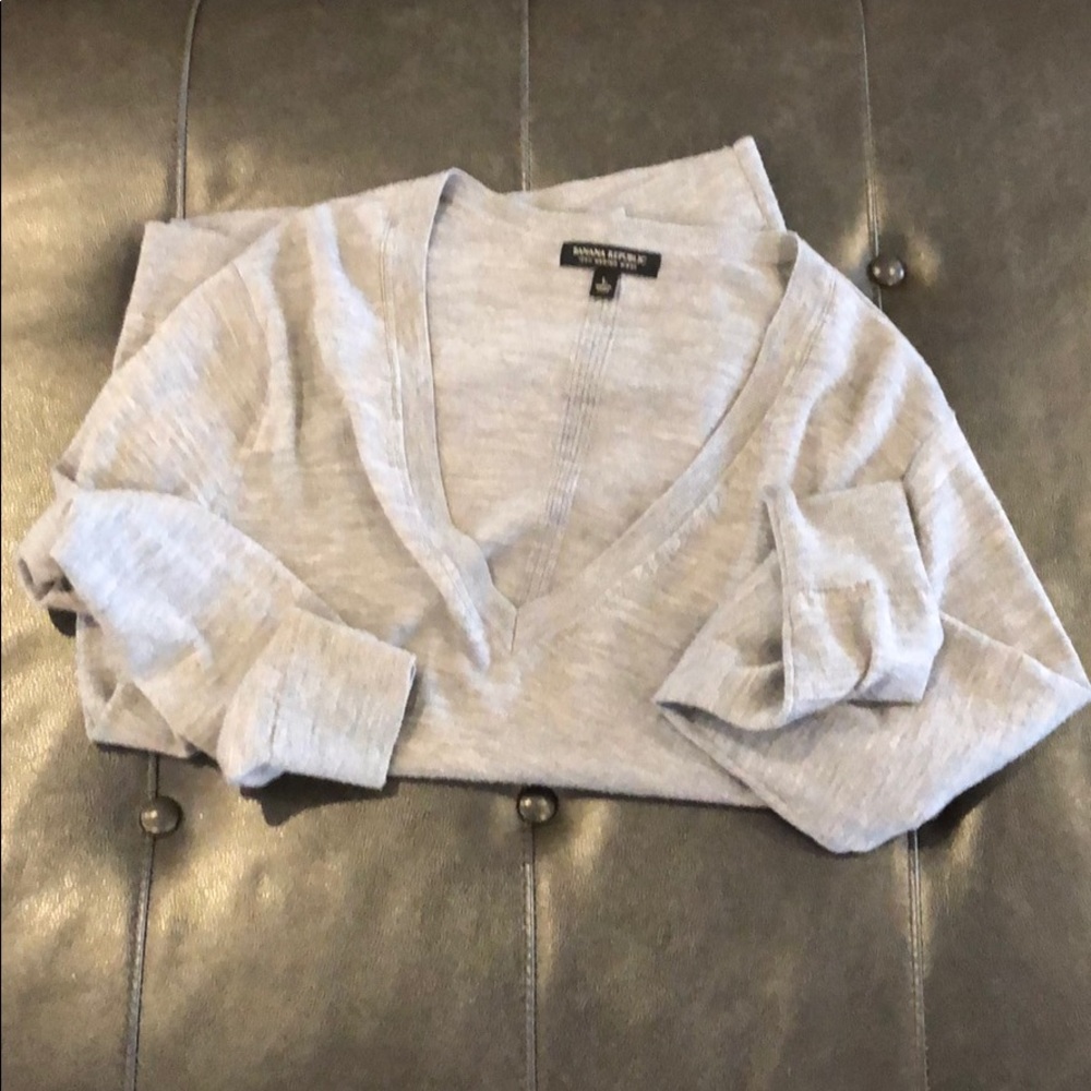 Banana Republic Heather Gray V-Neck Sweater-Large